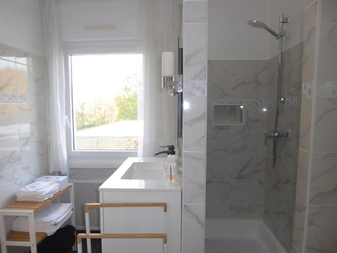 Bathroom 2, Domaine de la Chesnaie - Maison d hotes, Morbihan