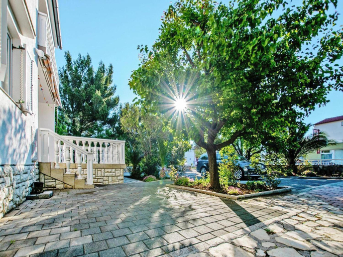 Exterior view 2, Apartment in Seline near Paklenica Park, Starigrad