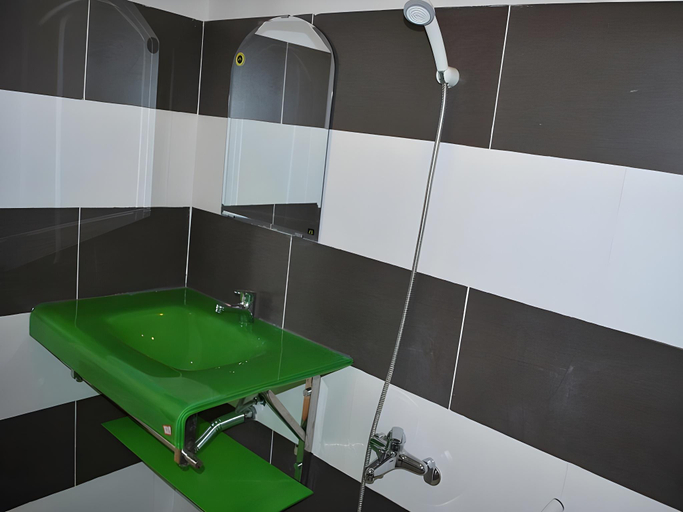 Bathroom 3, Phi Yen Hotel, Côn Đảo