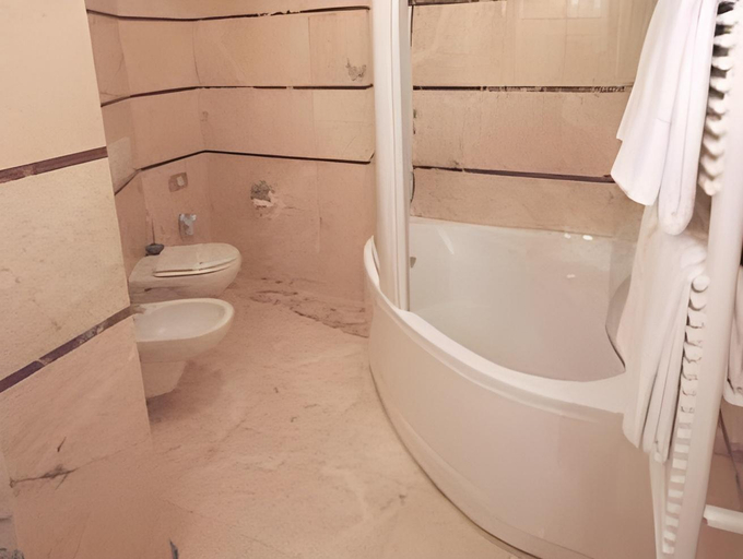 Bathroom 4, B&B HOTEL Habitat Giussano, Monza and Brianza