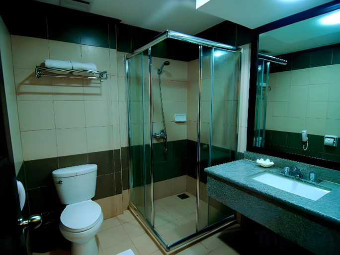 Bathroom 4, MO2 Westown Hotel San Juan, Bacolod City