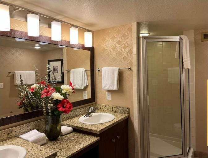Bathroom 4, The Carriage House, Clark