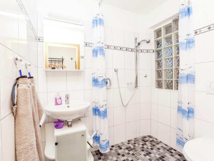Bathroom 3, Wohnung in Densberg nahe Kellerwald, Schwalm-Eder-Kreis