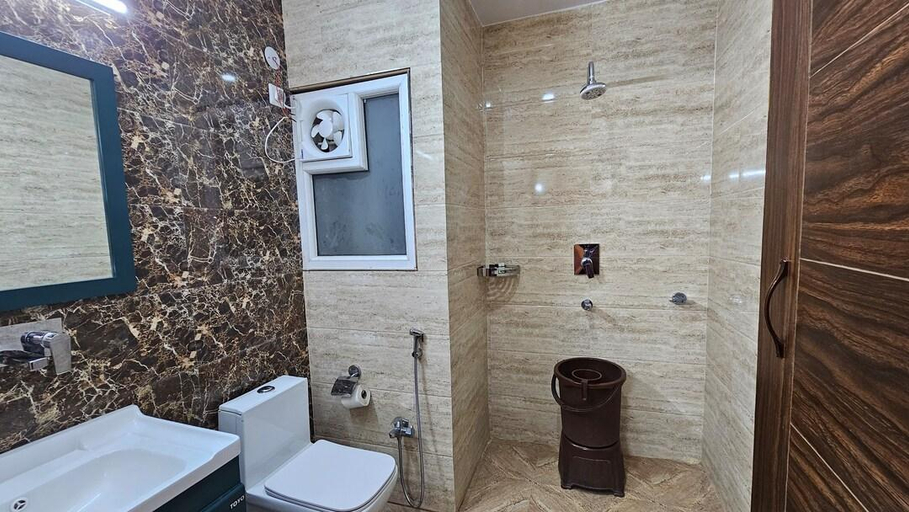 Bathroom 2, Mukteshwar Treat Resort , Nainital