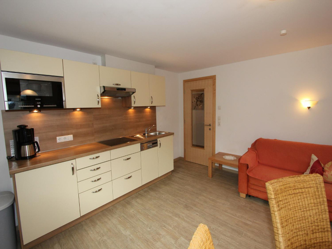 Others 4, Apartment in Uderns near Ski Lift Hochzillertal, Schwaz