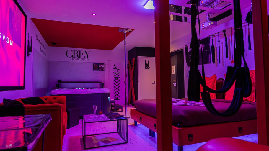 Bedroom 1, Loveroom Very Good Trip chambre avec jacuzzi privatif, Nord