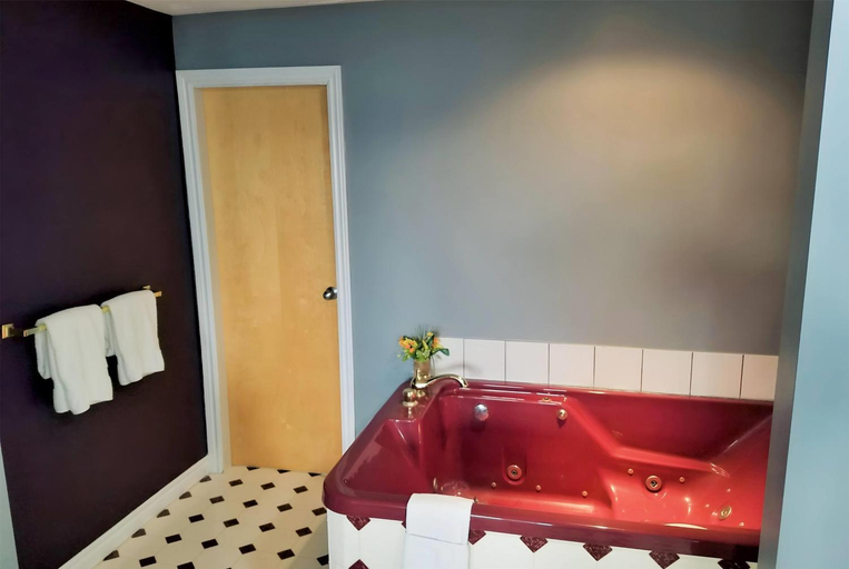 Bathroom 4, Ramada By Wyndham Florenceville, Carleton