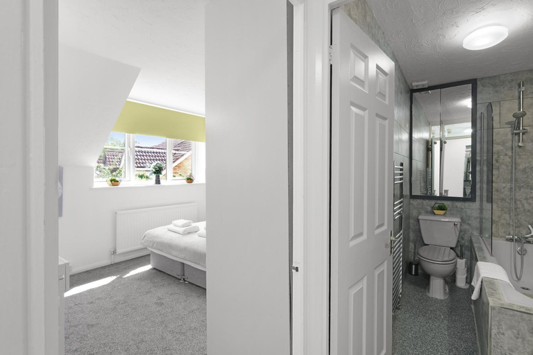 Bathroom 4, Modern One Bedroom House, Welsh Harp, NW London, London