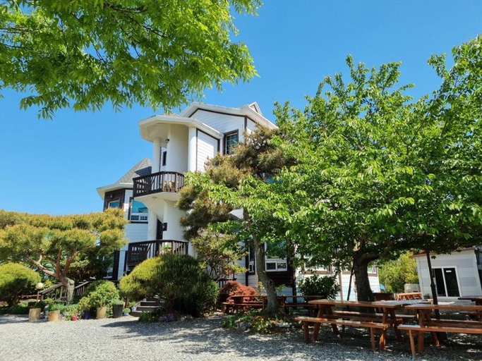 Others 5, Anmyeondo Bada Sarang Naksi Pension, Taean