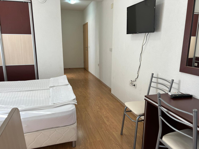 3, Viktor Apartments