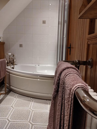 Bathroom 4, Rossclare Lodge, Fermanagh and Omagh