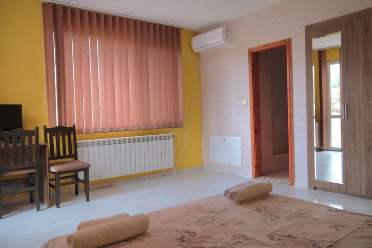 Others 5, Къща за гости Гергана, Samokov