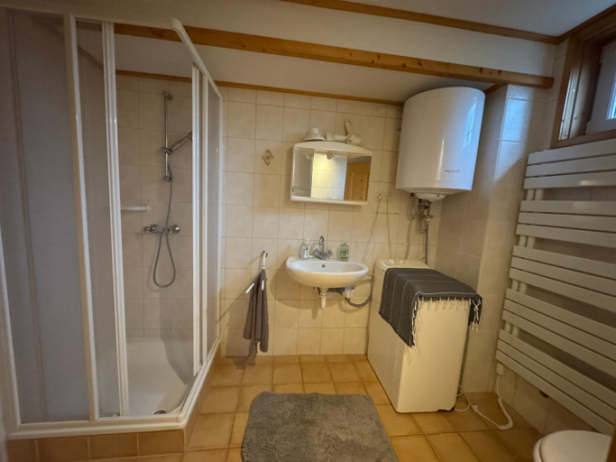 Bathroom 3, Ginkgo House, Zalaszentgrót
