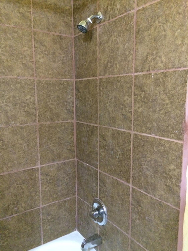 Bathroom, Lake Shore Motel, Creek