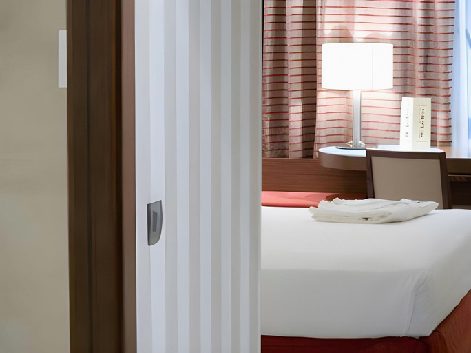 Bedroom 3, Hotel Las Artes, Madrid