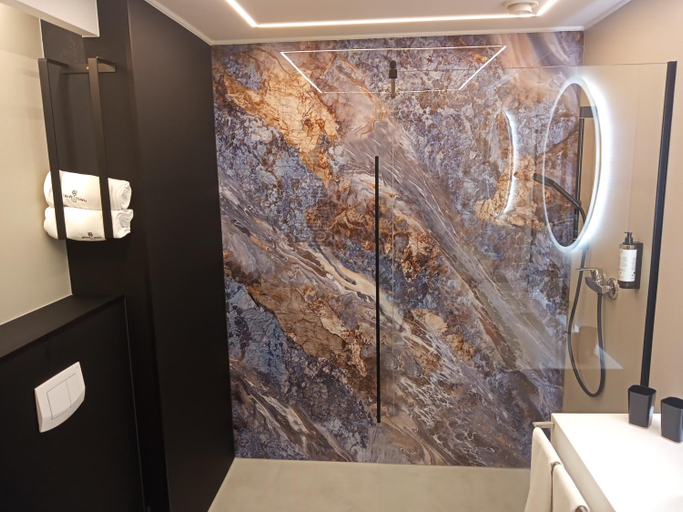 Bathroom 4, GRAPE TOWN HOTEL, Zielona