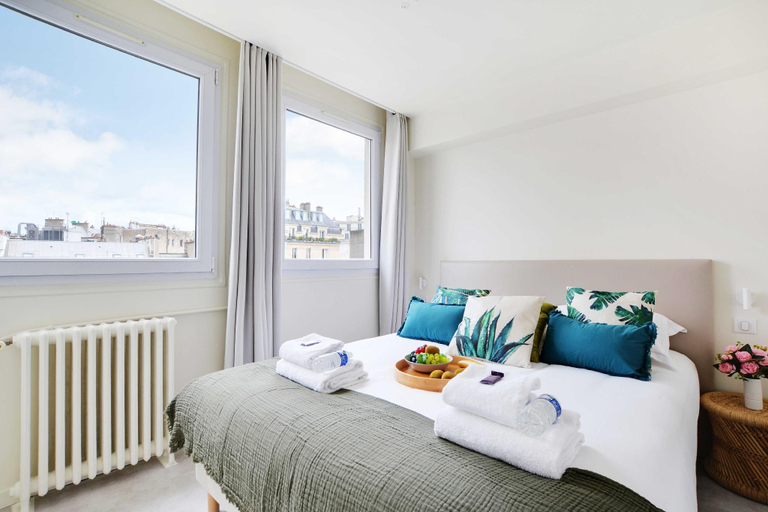 Bedroom, Modern apartment - 2BR/6P - Faubourg-du-Roule, Paris