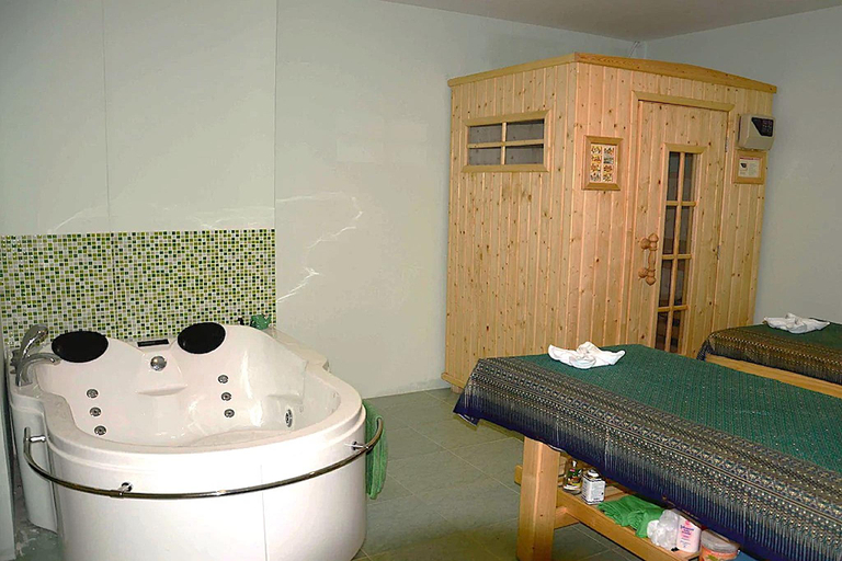 Bathroom, Emerald hotel , Pattaya