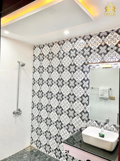 Others 4, Royal Height Residence, Lahore