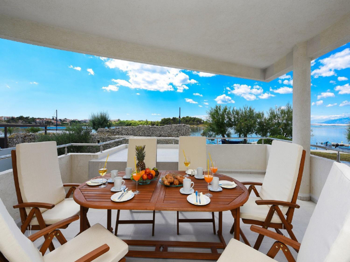 Food & Drinks 4, Villa in Nin with Sea View and Beaches, Nin