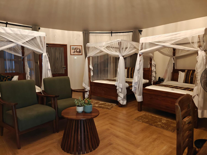 Others 3, Lake George View Golf Resort, Busongora