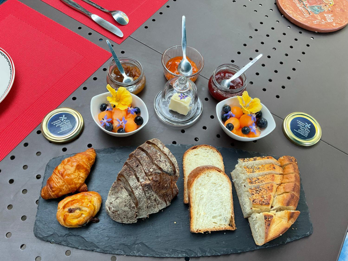Food & Drinks 5, La Foulonniere de Neuville, Rhône