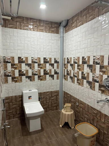 Bathroom 5, Hotel Ratan, Palamu