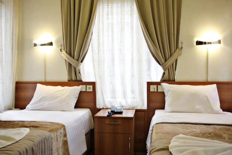 Bedroom 4, Taksim Palace Hotel, Beyoğlu