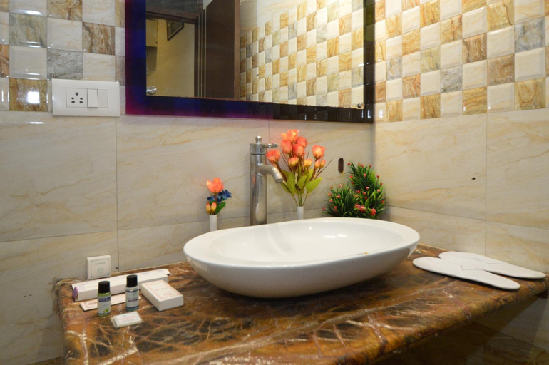 Bathroom 3, Surya Garh Hotel, Jaipur