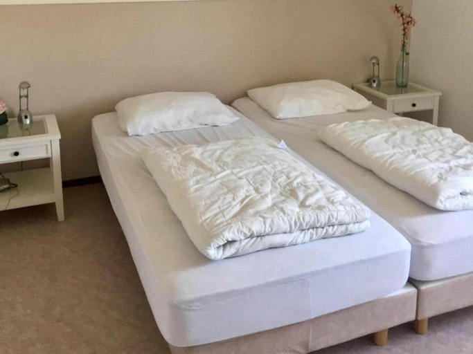Others 3, Pet-Friendly Coastal Getaway, Sluis