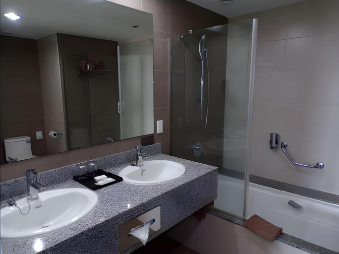 Bathroom 5, Riu Playa Blanca - All Inclusive, Antón