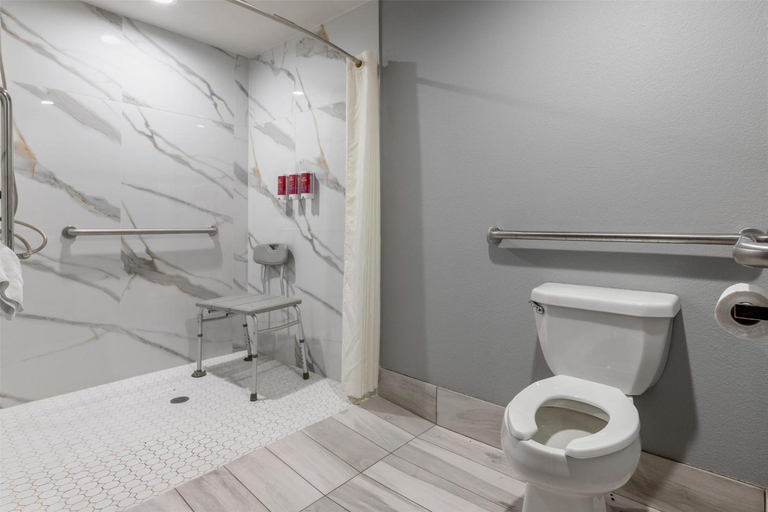 Bathroom 4, SureStay by Best Western McAlester, Pittsburg