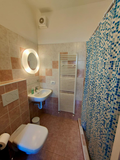 Bathroom 3, El Doorado, Lecco