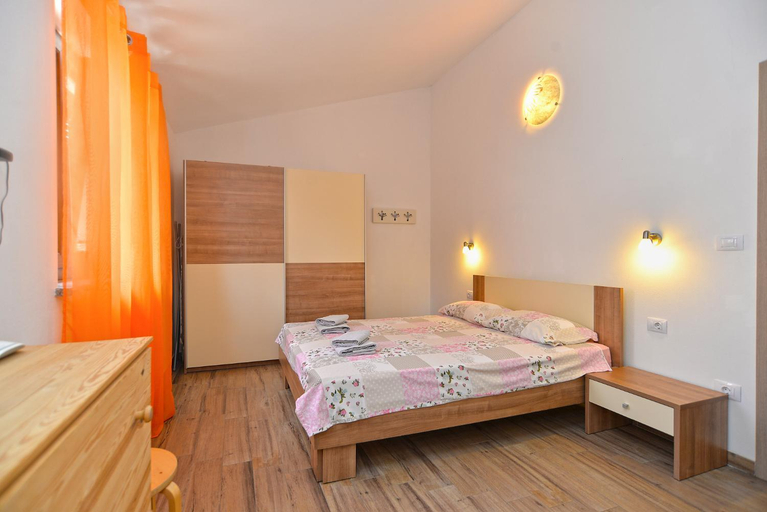 Bedroom 3, Holiday Home in Liznjan near Beach  Pool, Ližnjan