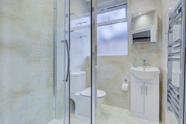 Bathroom 5, Tower Hotel, London