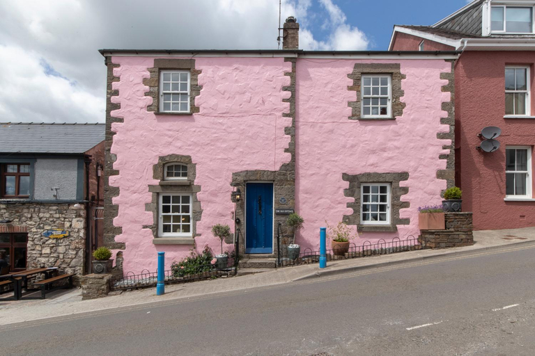 Exterior & Views 1, The Old Cottage - Central Location Near the Beach, Pembrokeshire