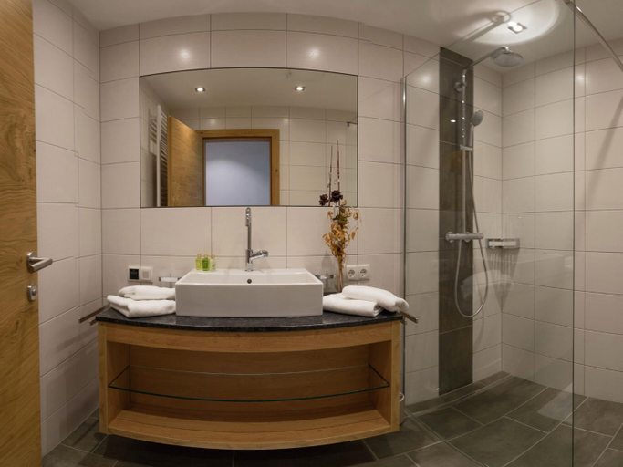 Bathroom 3, Flat near the ski area in Mayrhofen, Schwaz