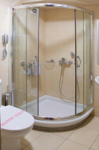 Bathroom 4, Crystal City Hotel, Attica