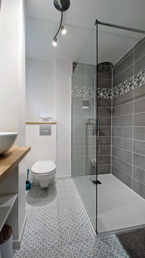 Bathroom 3, La Carte Postale, Pas-de-Calais