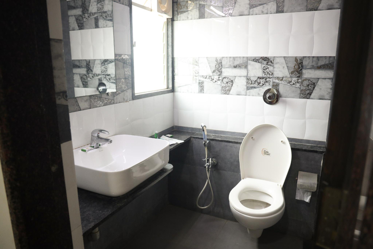 Bathroom 5, Hotel Madhuvan International, Bijapur