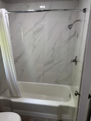 Bathroom 5, Mountain Inn, Sevier