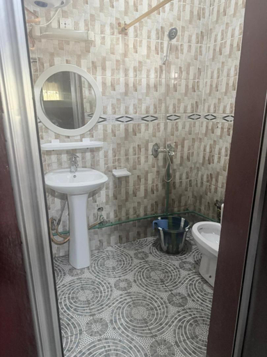 Bathroom, HAKABA, Conakry