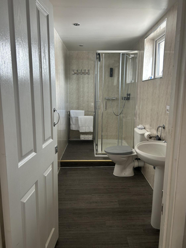 Bathroom 5, The Royal Albion, Essex