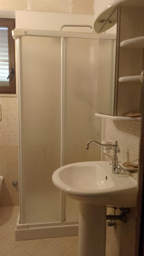 Bathroom 5, Masseria Grottella, Taranto
