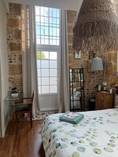 Others 3, Chambre dans ancienne ecole, Landes