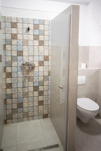 Bathroom 2, Pensiunea Agroturistica Erdelykincse Panzio, Zetea