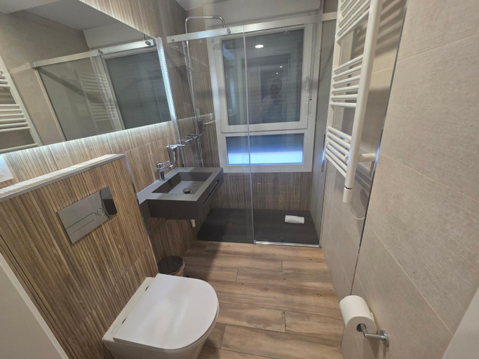 Bathroom 2, Essenzia de Castilla, Burgos