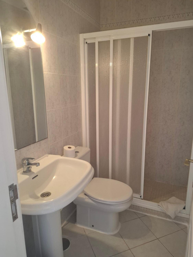 Bathroom 4, Las Adelfas 2, Santa Cruz de Tenerife