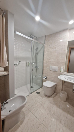 Bathroom 4, Hotel Monte Rozas, Madrid