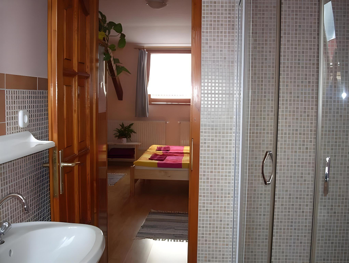 Bathroom 2, Gaal Vendeghaz, Szentgotthárd